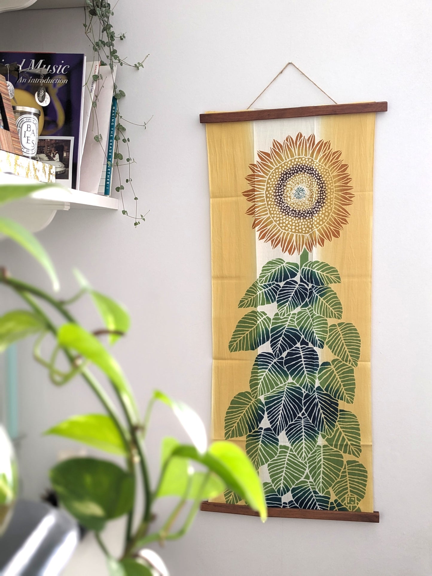 Nijiyura Chusen Tenugui Cloth - Himawari (sunflower) image 2