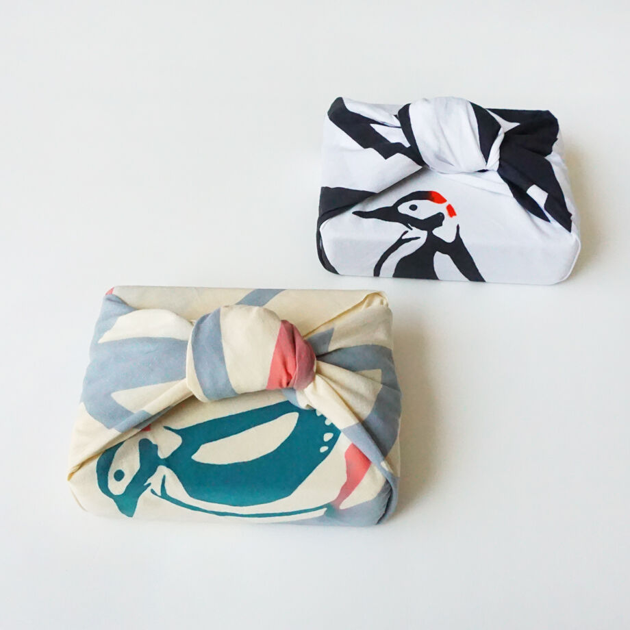 Nijiyura Chusen Tenugui Cloth - Woodpecker image