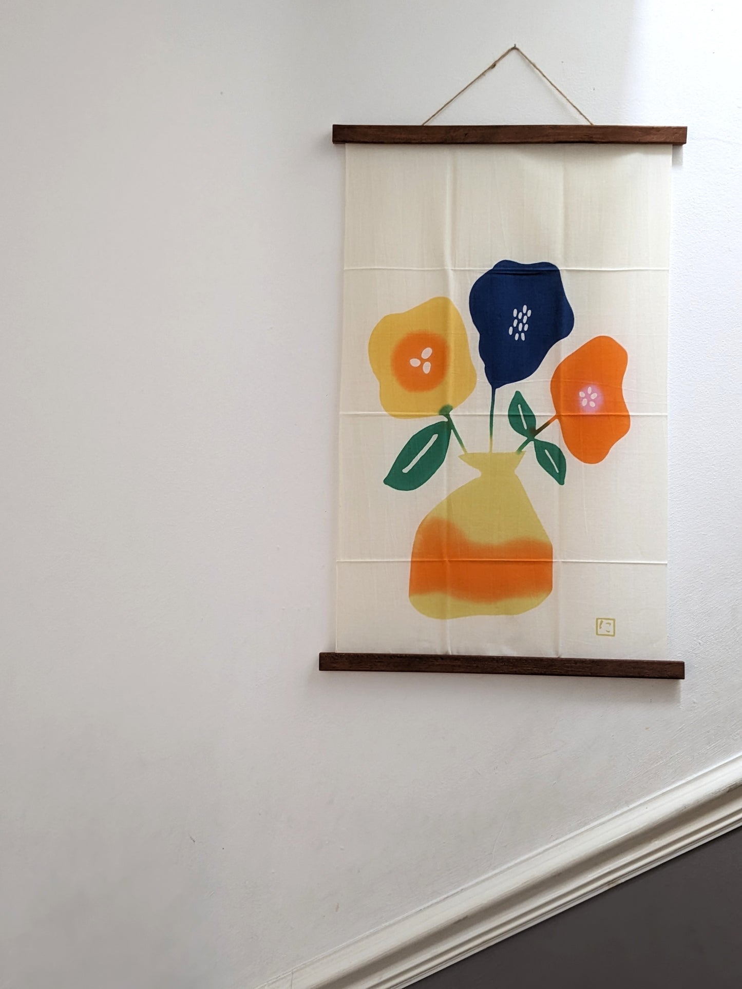 Nijiyura Chusen Tenugui Cloth - Flower Vase on the wall