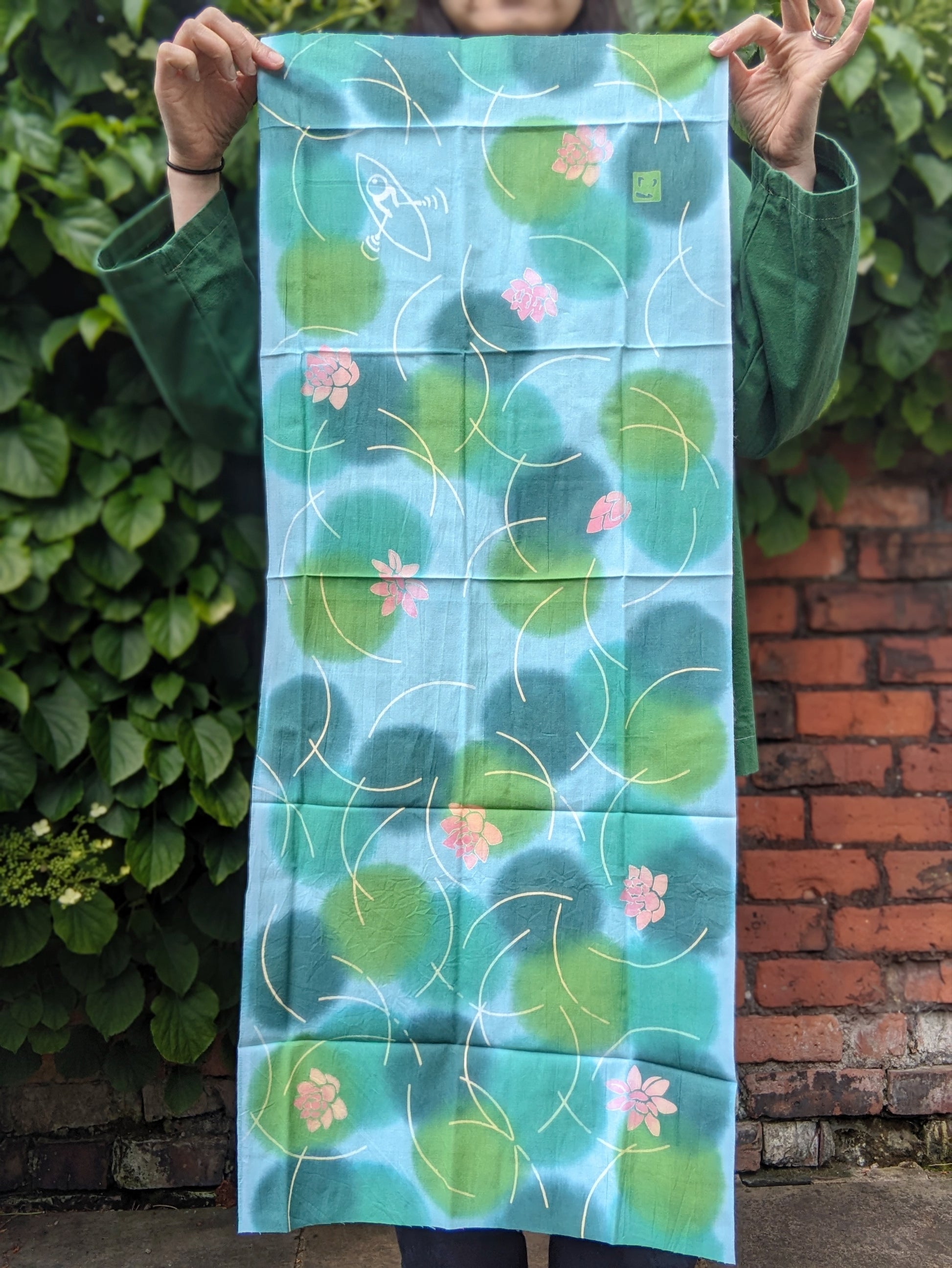 Nijiyura Chusen Tenugui Cloth - Lotus image 1