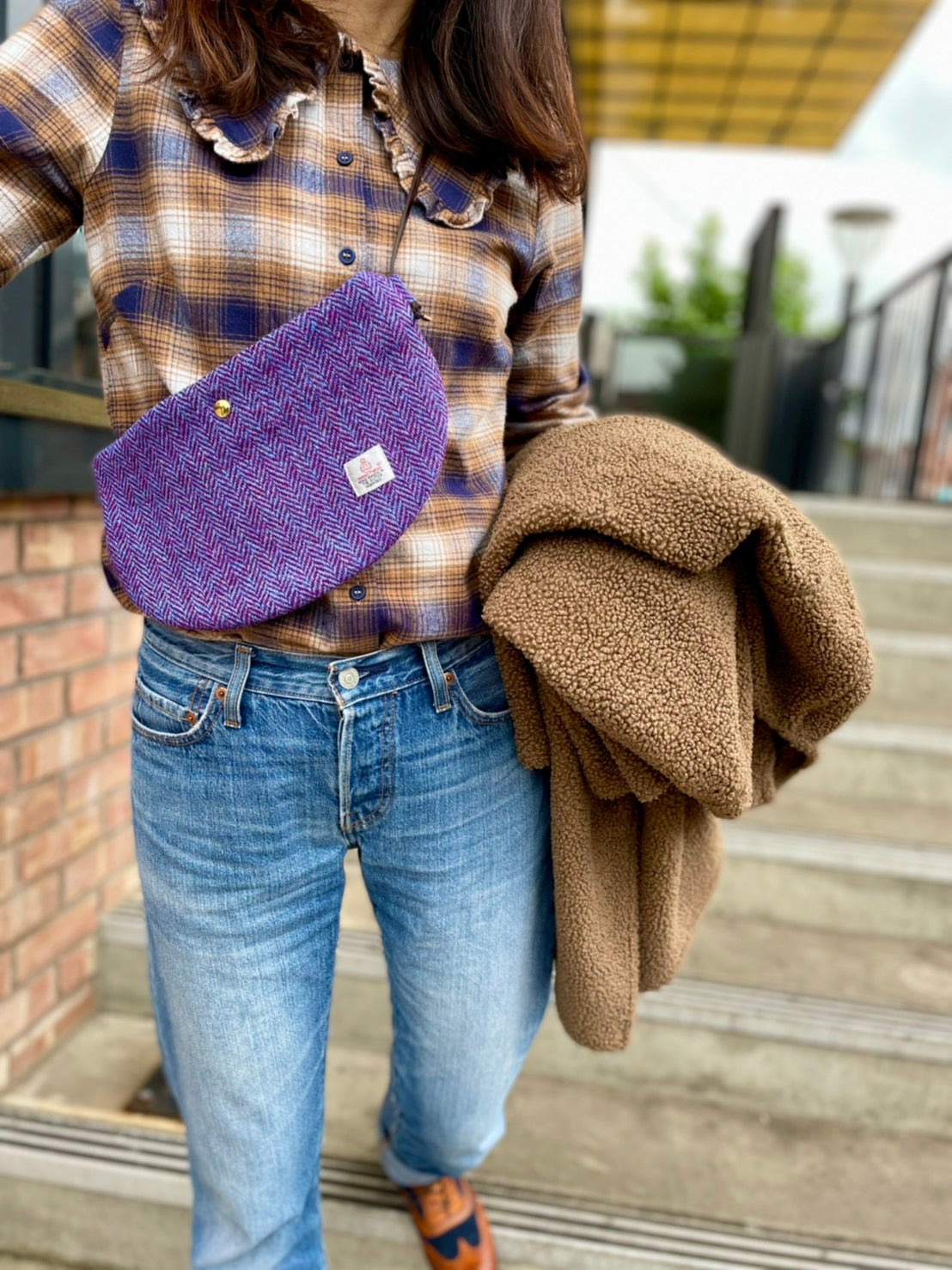 Outer Pocket Harris Tweed bag with jeans